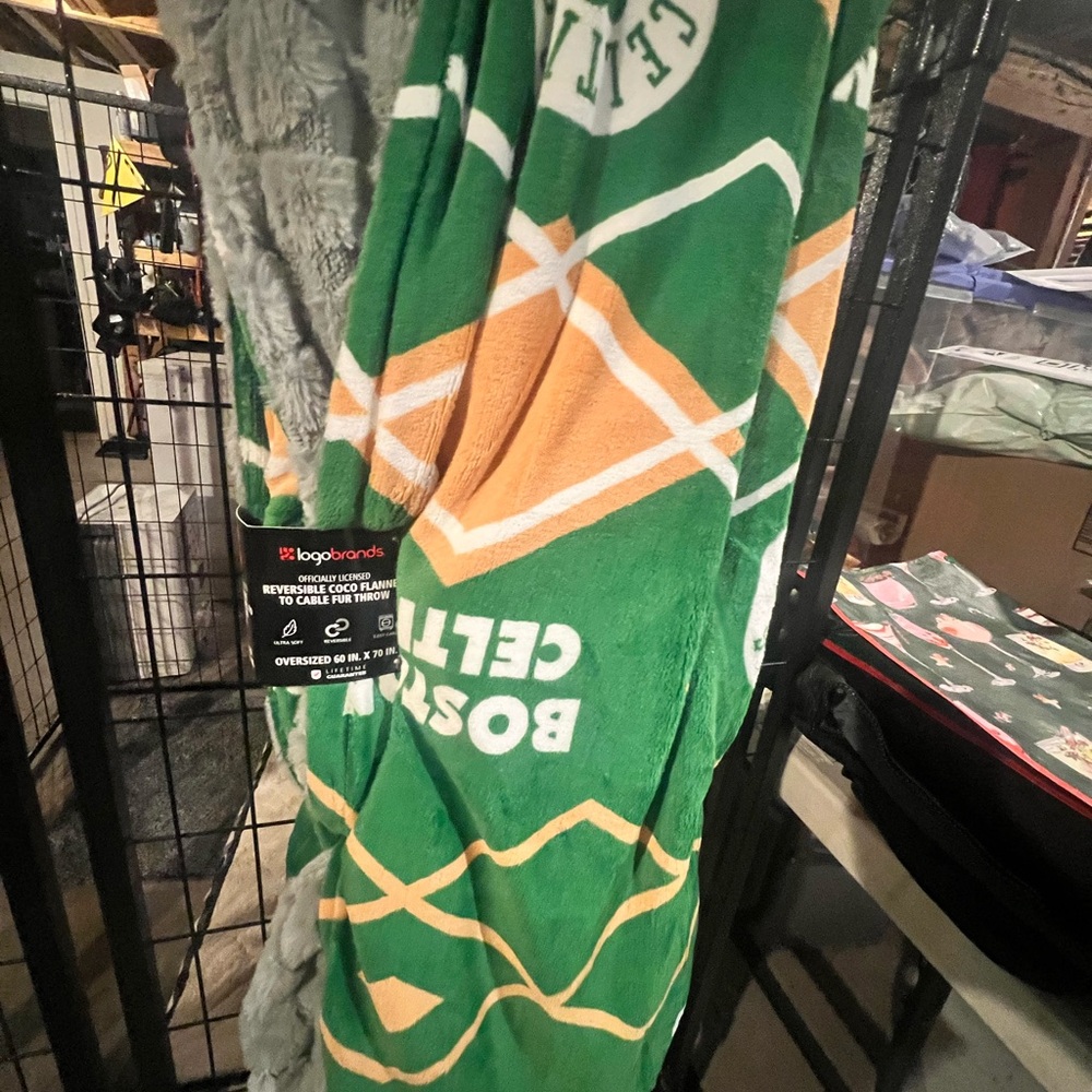 Celtics Green and Gray Oversized Blanket - Picture 5 of 5
